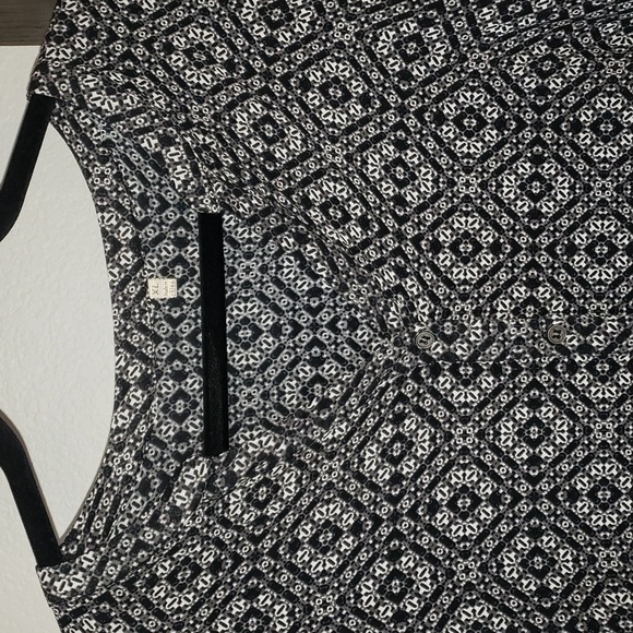 3/$12 Blouse Tunic V Neck Button Down Black Grey White XL-runs small - Picture 2 of 13